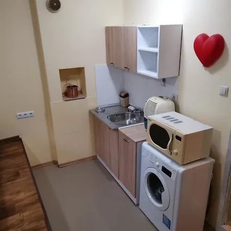 Самостоятено Сутеренно Студио В Центъра На Бургас Със Тв Интернет Independent Semi-Basement Studio In City Center Of Burgas Whit Tv, Wi-Fi ブルガス