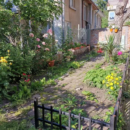 Самостоятено Сутеренно Студио В Центъра На Бургас Със Тв Интернет Independent Semi-Basement Studio In City Center Of Burgas Whit Tv, Wi-Fi *