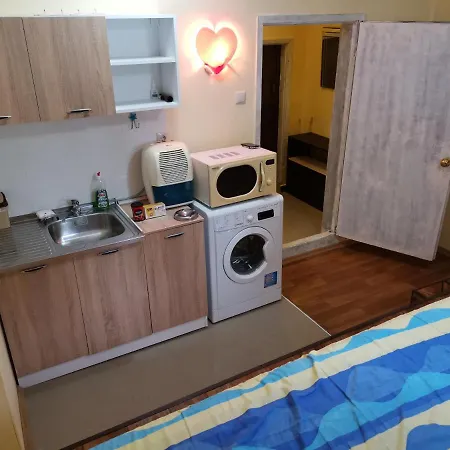 Самостоятено Сутеренно Студио В Центъра На Бургас Със Тв Интернет Independent Semi-Basement Studio In City Center Of Burgas Whit Tv, Wi-Fi
