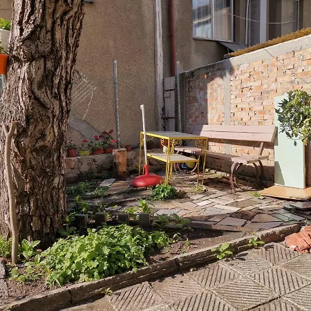 Самостоятено Сутеренно Студио В Центъра На Бургас Със Тв Интернет Independent Semi-Basement Studio In City Center Of Burgas Whit Tv, Wi-Fi * ブルガス