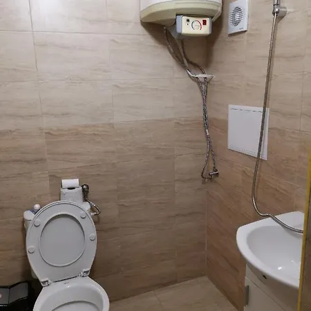 Самостоятено Сутеренно Студио В Центъра На Бургас Със Тв Интернет Independent Semi-Basement Studio In City Center Of Burgas Whit Tv, Wi-Fi